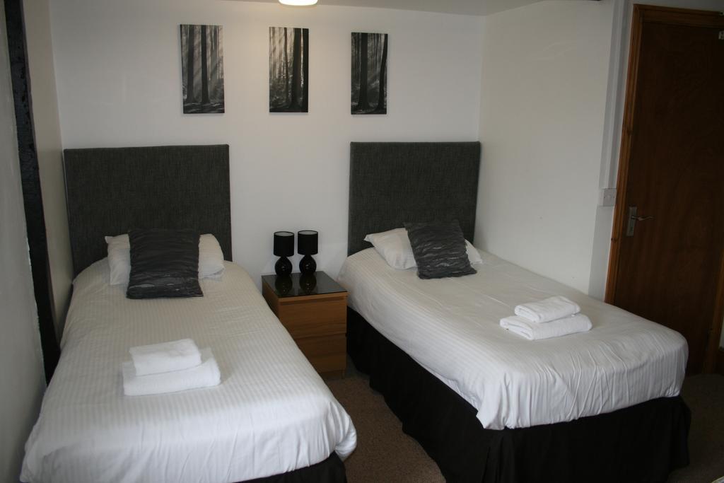 The Leaking Well Bed & Breakfast Dunhampton Exterior photo