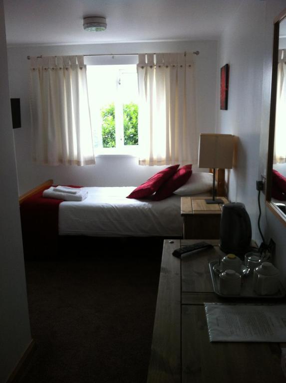 The Leaking Well Bed & Breakfast Dunhampton Room photo
