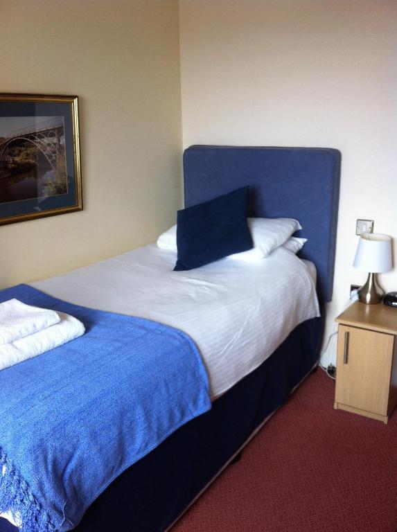 The Leaking Well Bed & Breakfast Dunhampton Room photo