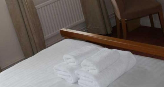 The Leaking Well Bed & Breakfast Dunhampton Room photo